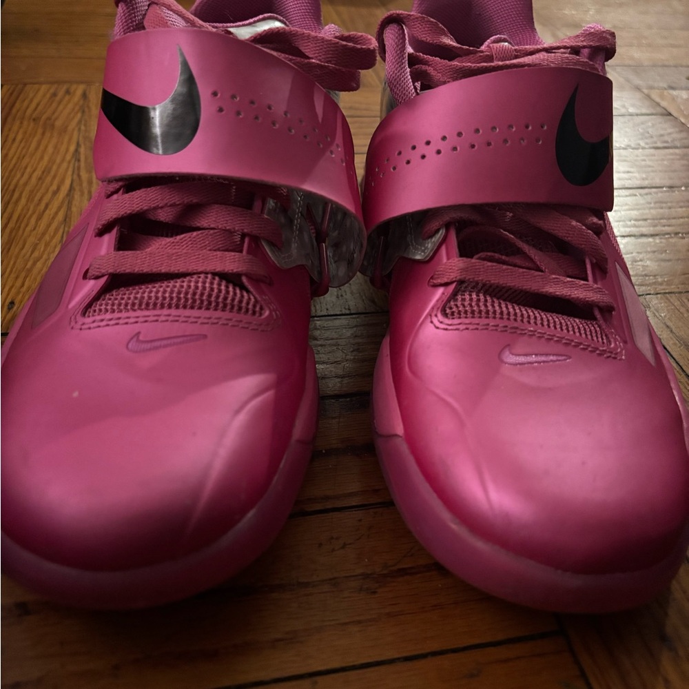 Nike Kids Sneakers in Vibrant Pink